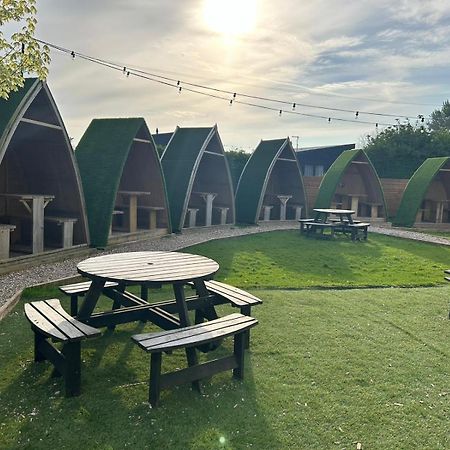 Black Bull Retreat, Barmston With Private Hot Tubs Driffield Kültér fotó