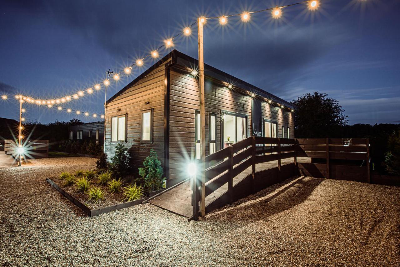 Black Bull Retreat, Barmston With Private Hot Tubs Driffield Kültér fotó