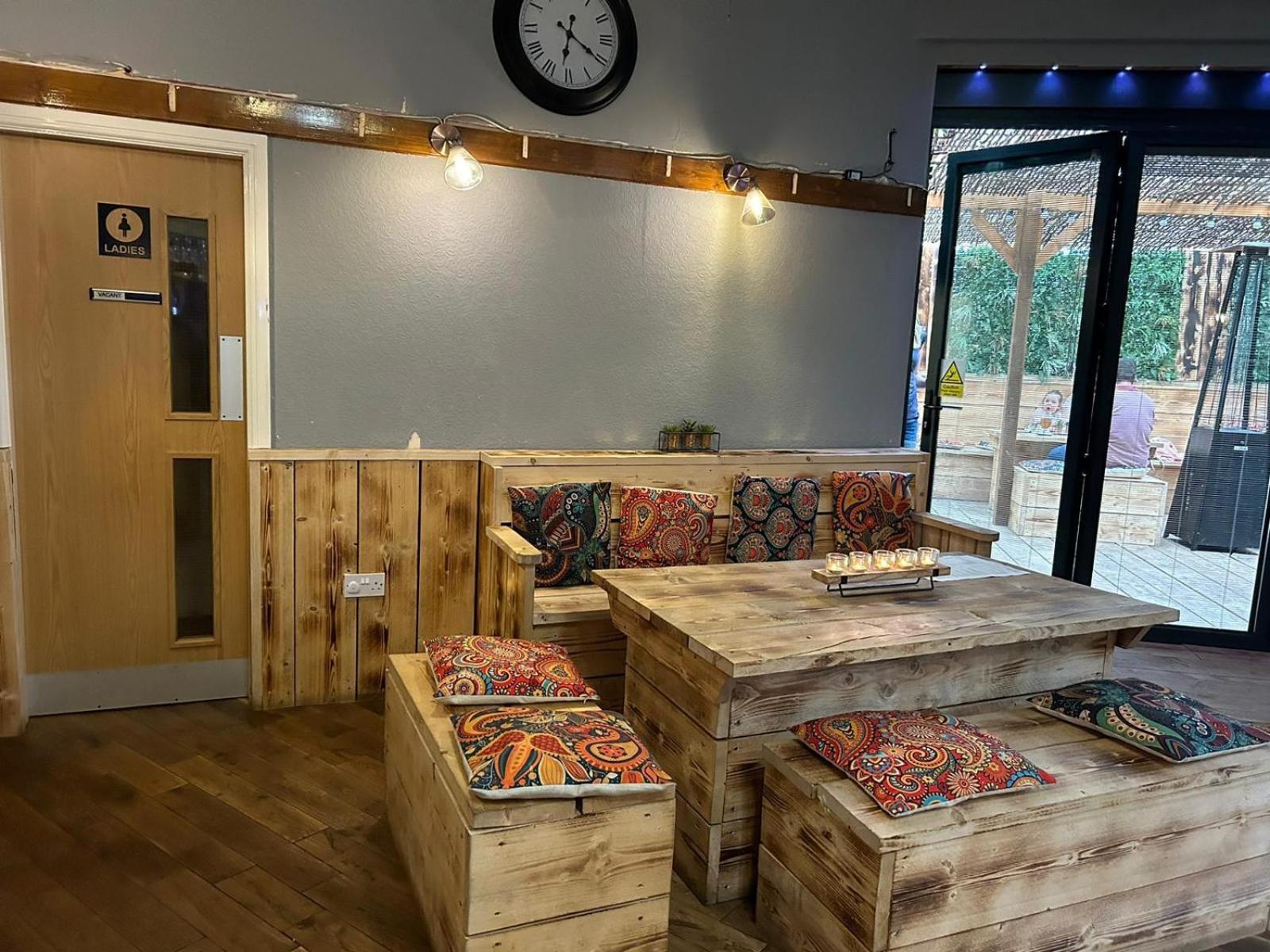 Black Bull Retreat, Barmston With Private Hot Tubs Driffield Kültér fotó